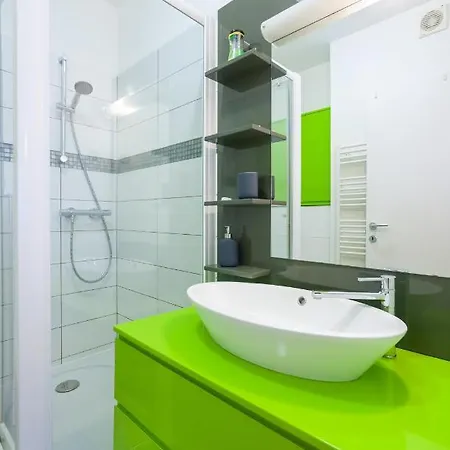 With A Parking Space - 18486